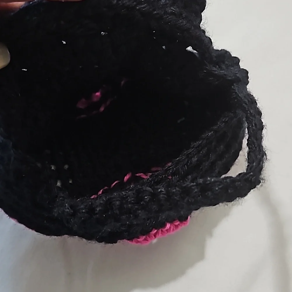 Hand Crafted Hand Knit Crochet Hand bag black & Barbie Pink Bow silhouette 6